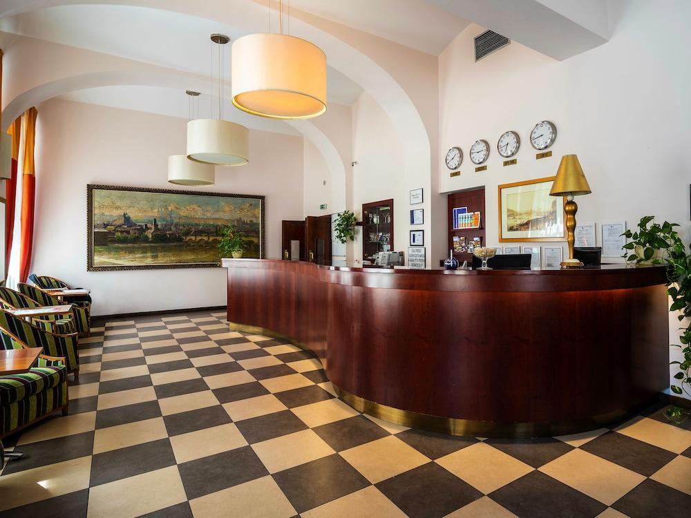 Отель Ea Downtown 4*