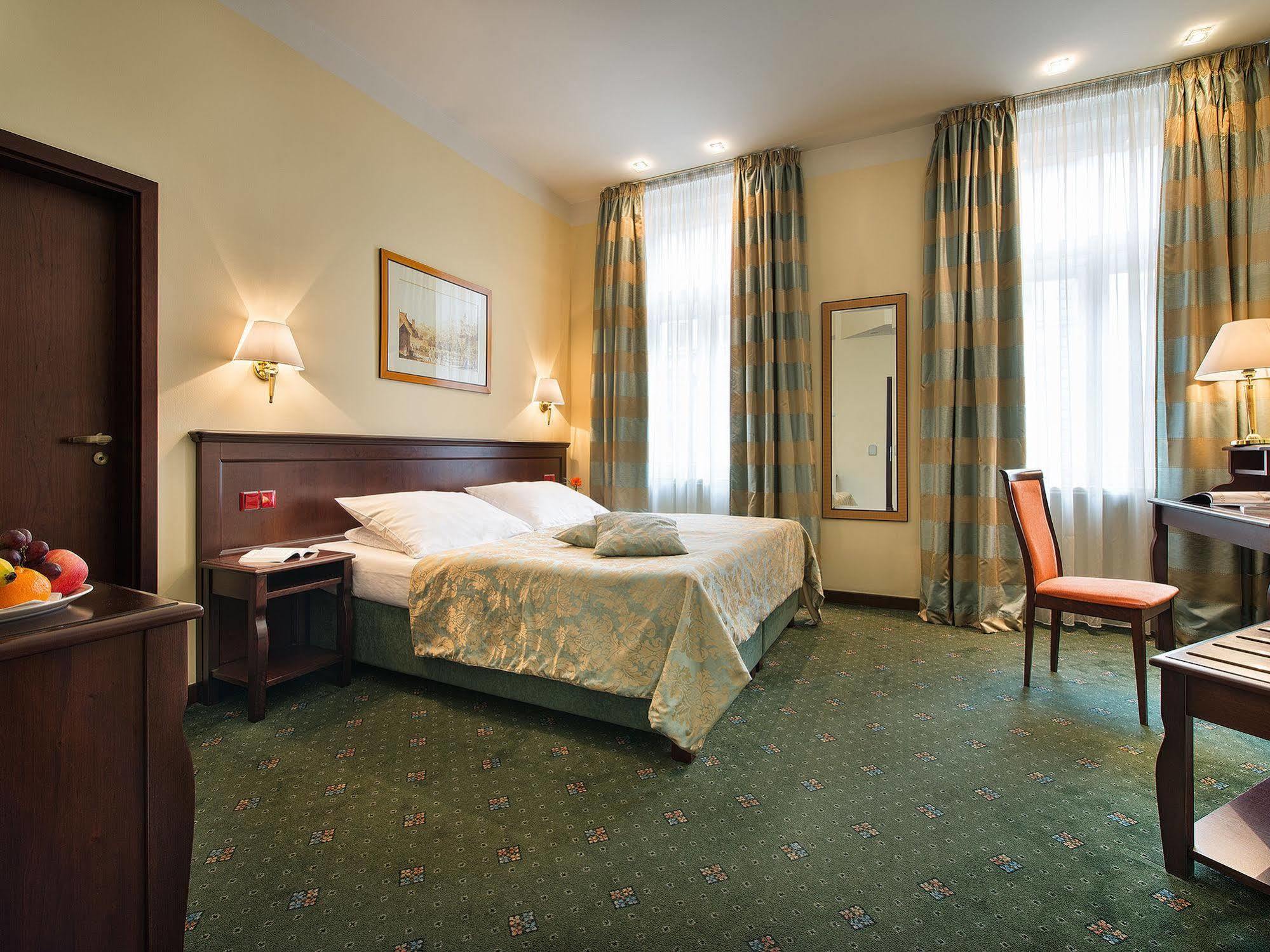 Отель Ea Downtown 4*