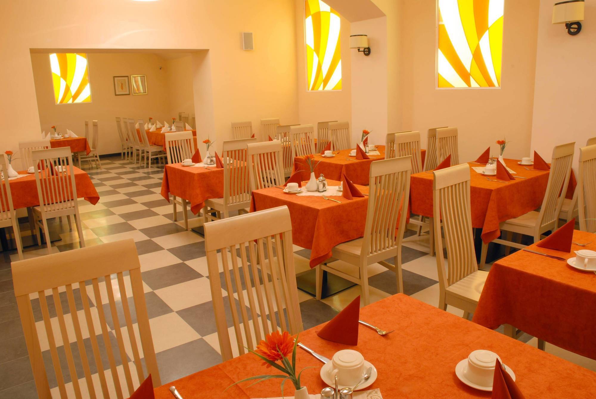 Отель Ea Downtown 4*